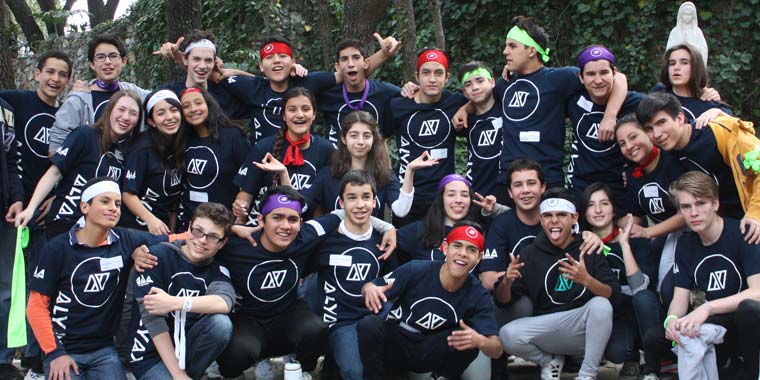 Grupo de estudiantes felices integracion de Estudiantes ALYAX Monterrey